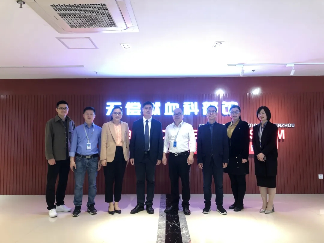 陈先建书记一行人参观无偿献血科普馆.jpg 陈先建书记一行人参观无偿献血科普馆.jpg