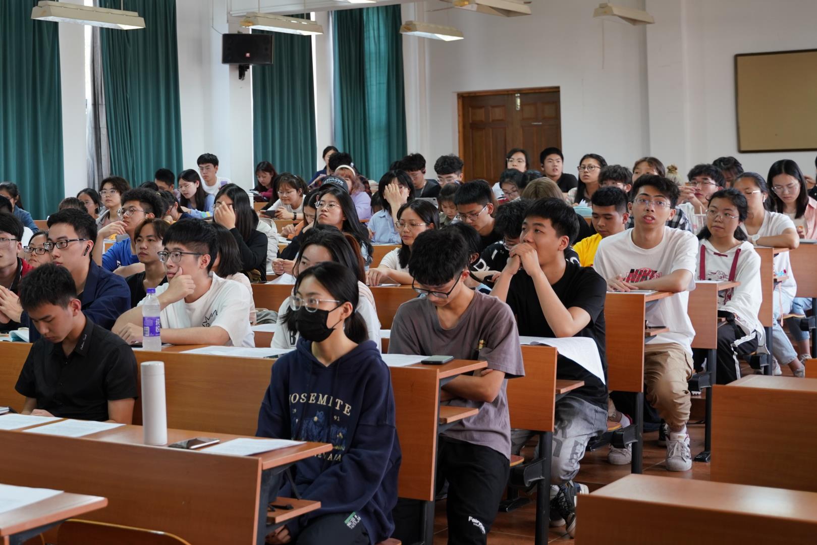 认真听取分享.jpg 认真听取分享.jpg