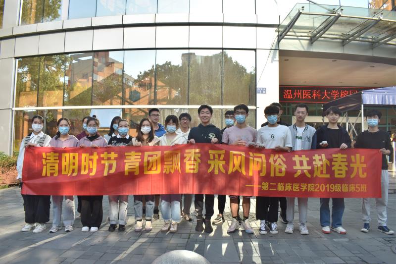 班级合照.jpg 班级合照.jpg