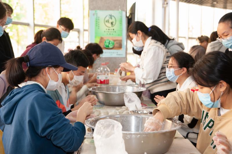 做青团1.jpg 做青团1.jpg