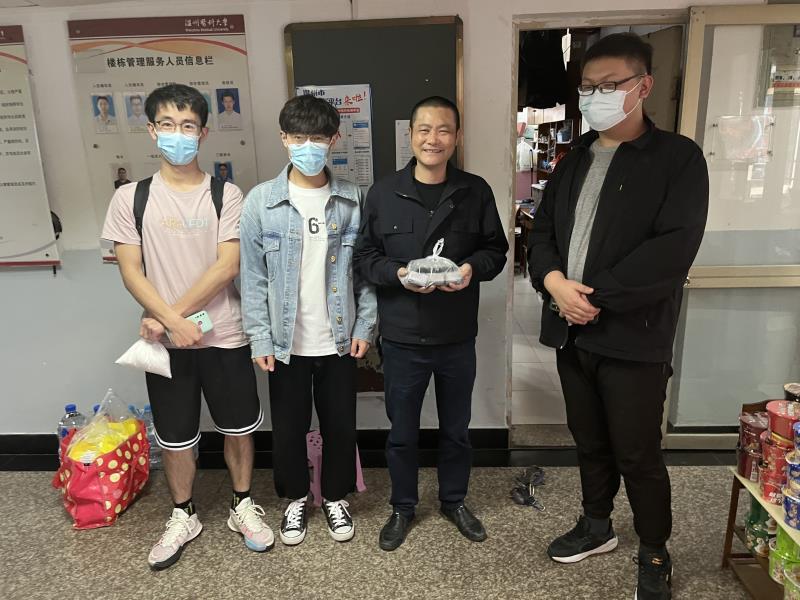 宿管合照.jpg 宿管合照.jpg