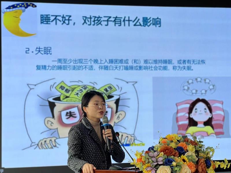 医生讲解中1.jpg 医生讲解中1.jpg