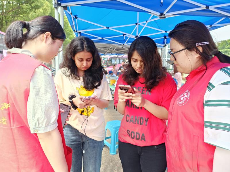 献血登记中.jpg 献血登记中.jpg