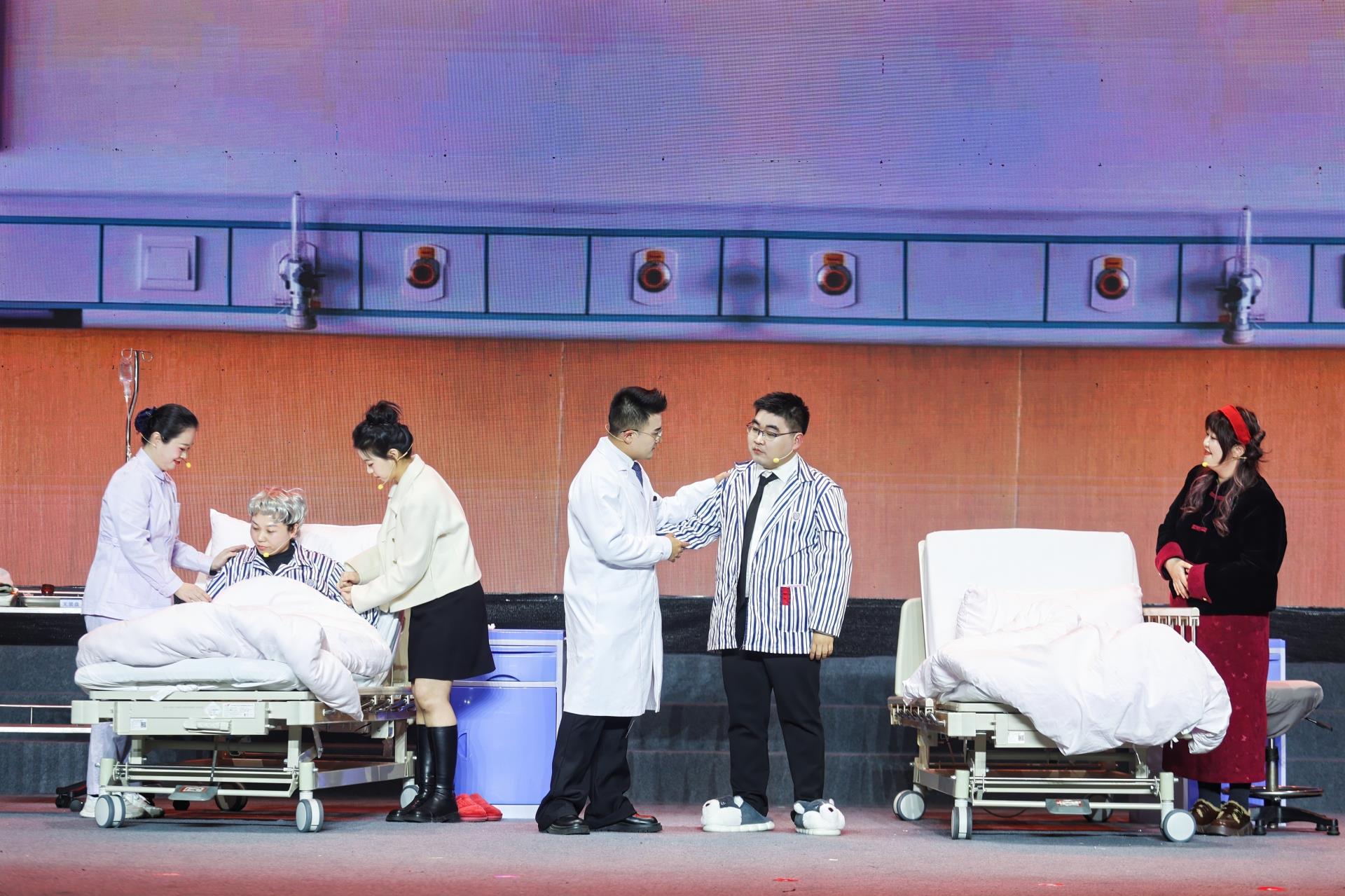 12 《病房欢乐多》.jpg