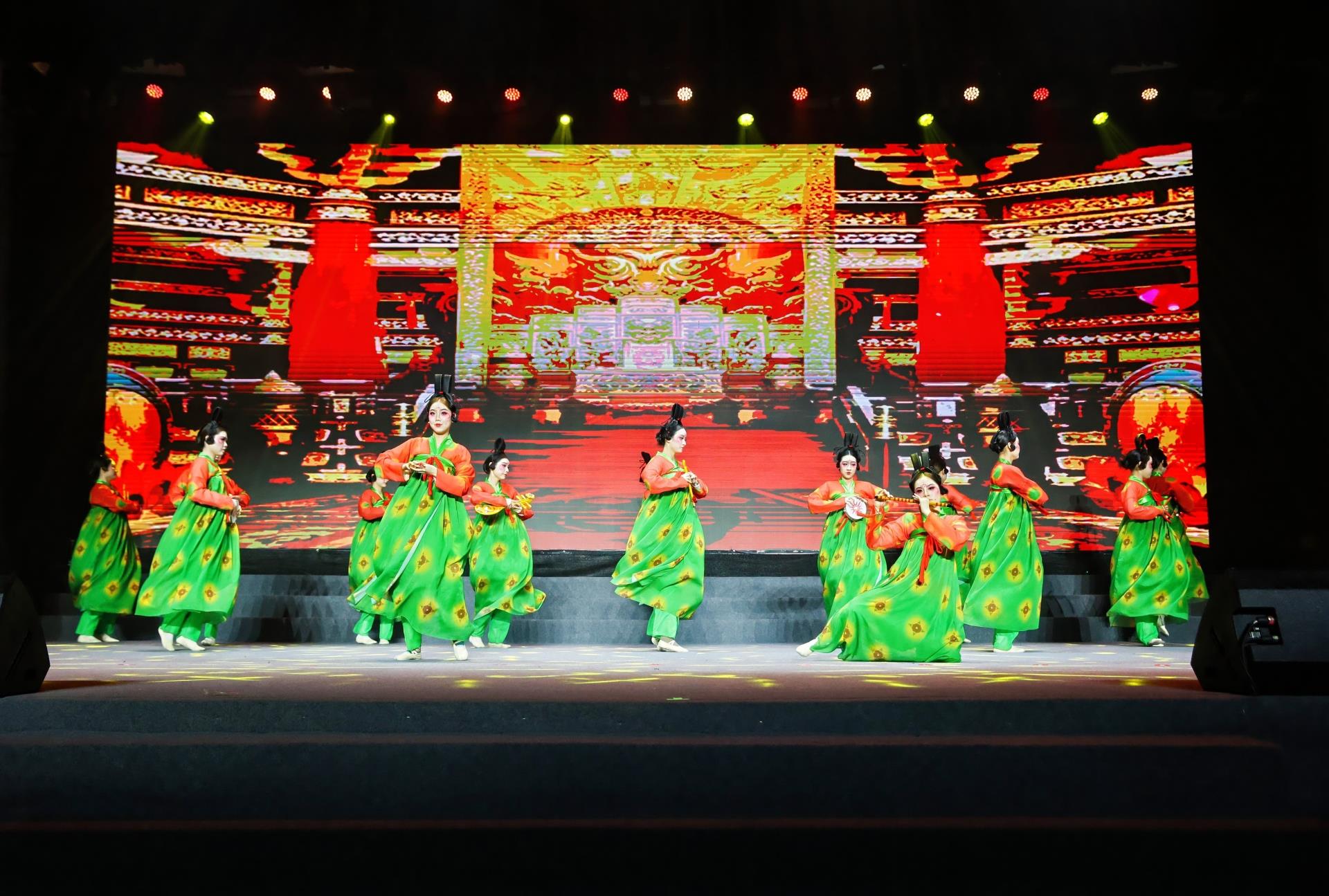 14 《唐宫夜宴》.jpg