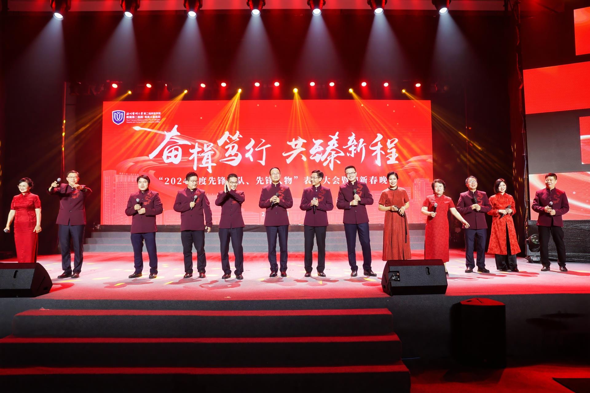 18 《红旗飘飘》.jpg